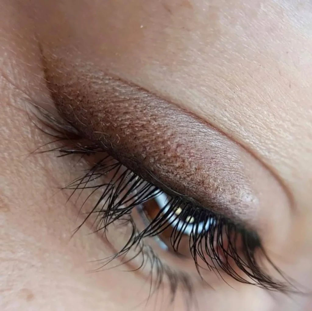 How long does an eyelash tattoo last?