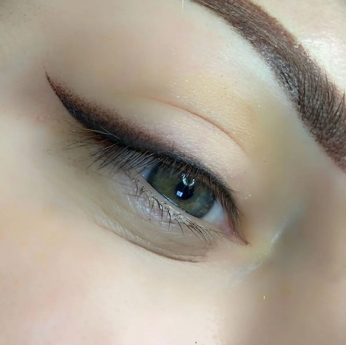 eyeliner tattoo artist