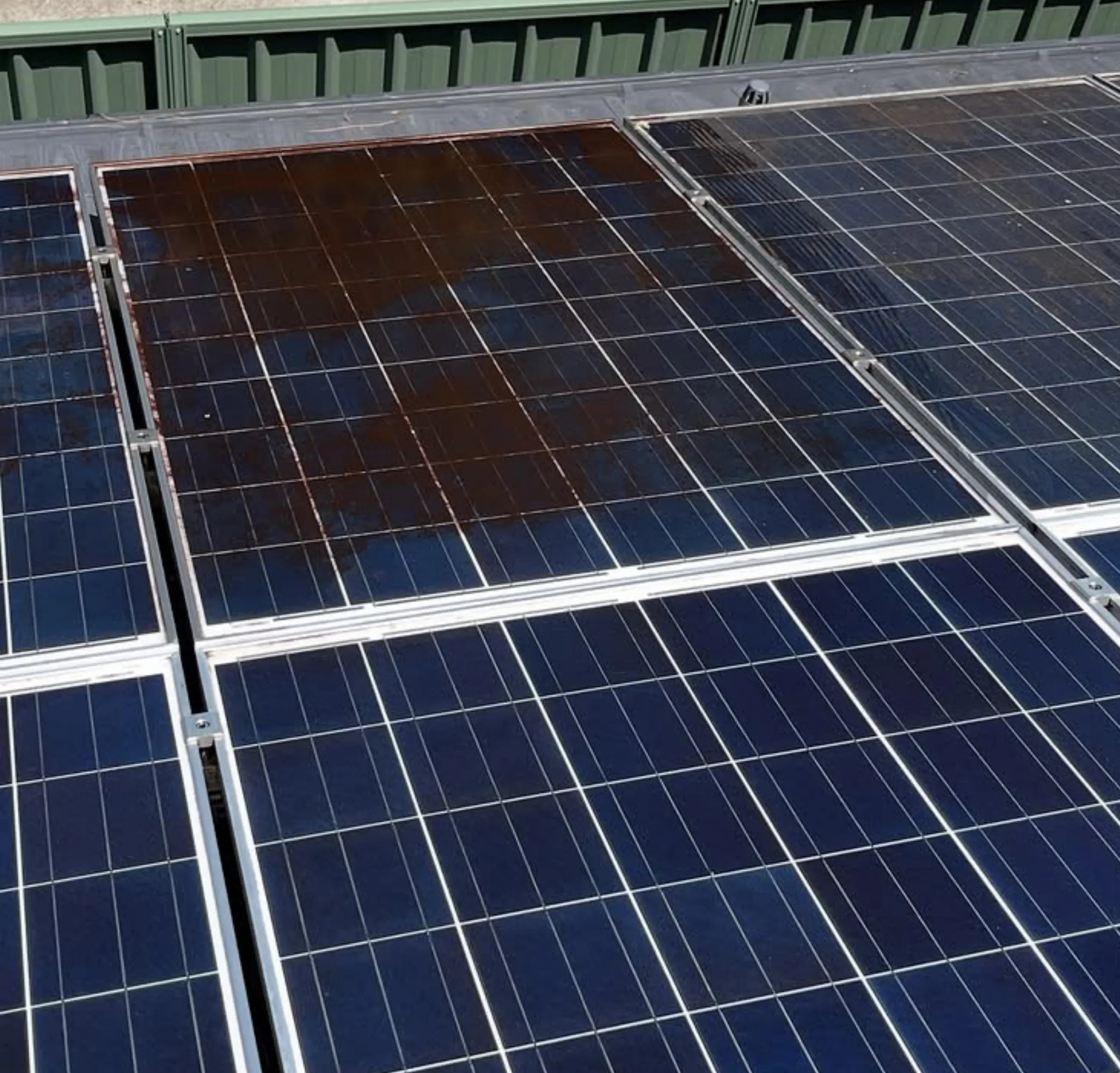 can rain clean solar panels